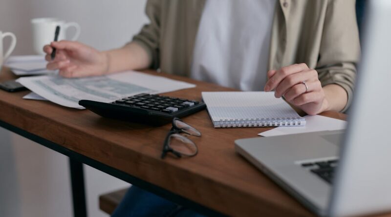 découvrez des stratégies efficaces d'optimisation fiscale pour réduire vos impôts et maximiser vos économies. apprenez à naviguer dans les réglementations fiscales et à tirer parti des déductions disponibles pour améliorer votre situation financière.