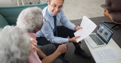 découvrez les avantages d'un conseiller financier: conseils personnalisés, stratégies d'investissement optimisées et gestion du patrimoine pour atteindre vos objectifs financiers en toute sérénité.