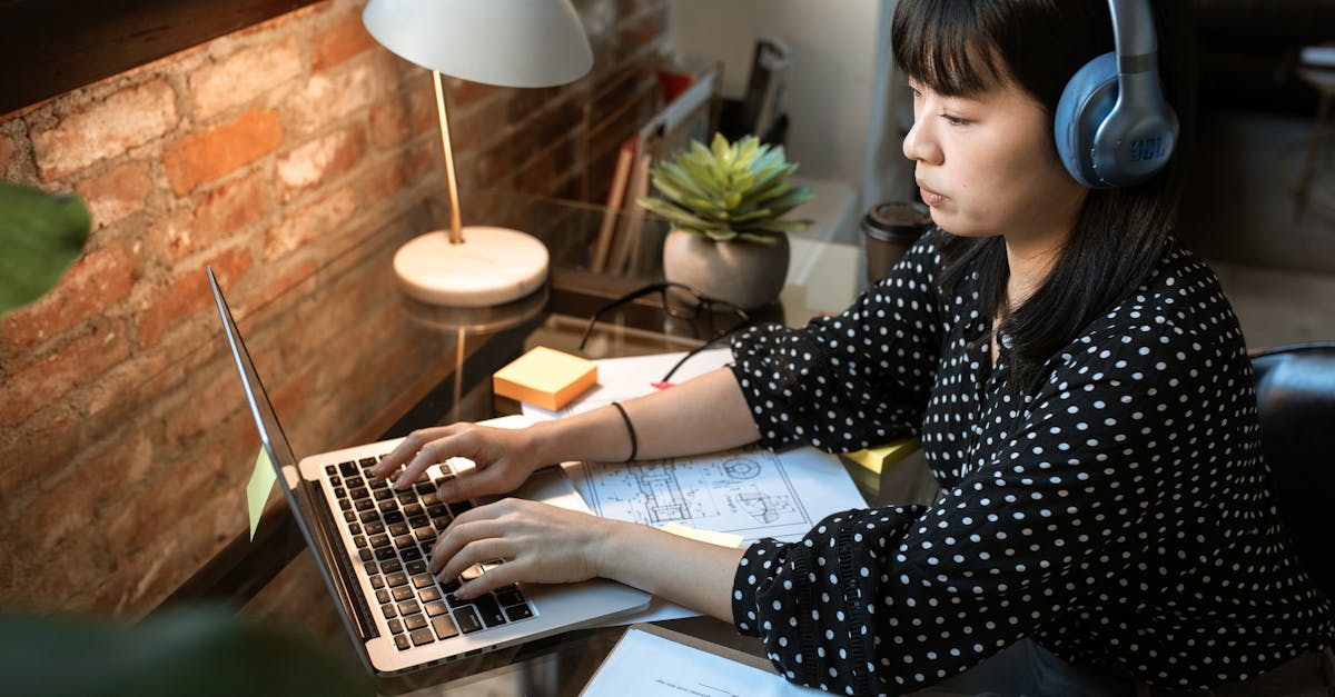 préparez-vous pour votre entretien avec un conseiller financier grâce à nos conseils pratiques et astuces. découvrez les questions fréquentes, les compétences à mettre en avant et comment démontrer votre valeur pour réussir votre entretien et obtenir le poste désiré.