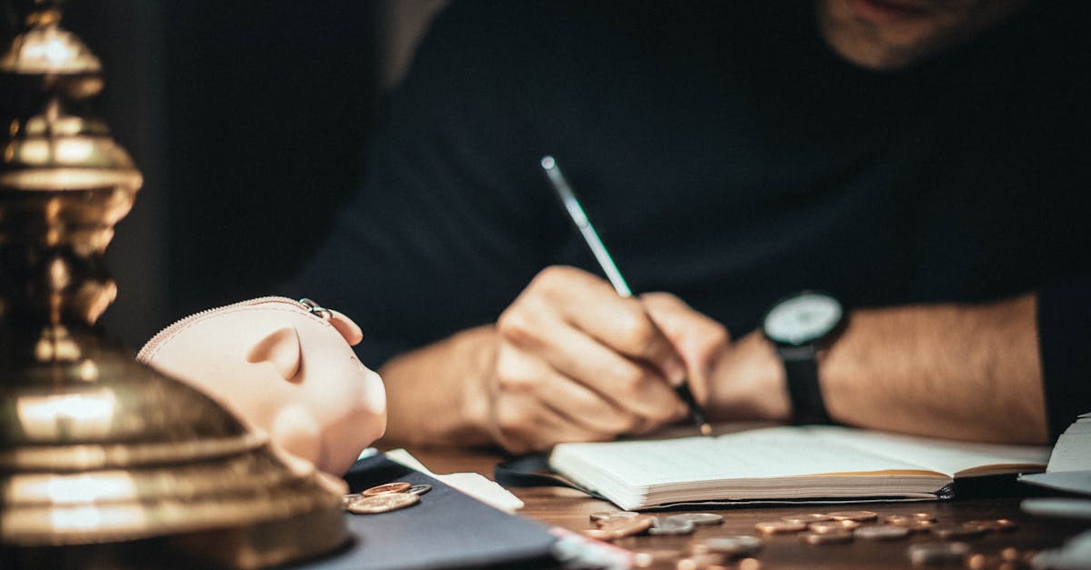 découvrez comment définir et atteindre vos objectifs financiers grâce à des conseils pratiques et des stratégies efficaces. explorez des astuces pour épargner, investir et gérer votre budget afin de réaliser vos rêves financiers.