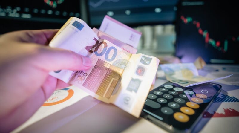 découvrez comment créer un portefeuille équilibré qui optimise vos investissements tout en minimisant les risques. apprenez les meilleures stratégies pour diversifier vos actifs et atteindre vos objectifs financiers.
