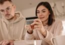découvrez l'univers de la finance comportementale, une discipline qui explore comment les émotions et les biais psychologiques influencent les décisions économiques. apprenez à mieux comprendre les comportements des investisseurs et comment ceux-ci affectent le marché financier.