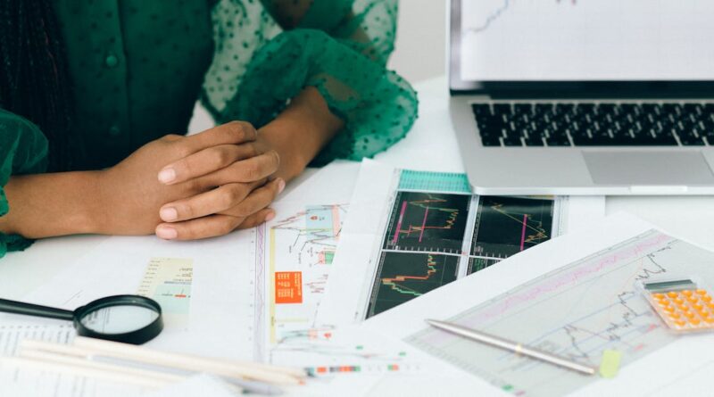 découvrez le monde de la finance d'entreprise, incluant les stratégies de levée de fonds, la gestion des investissements et l'optimisation des ressources financières pour maximiser la valeur des entreprises.